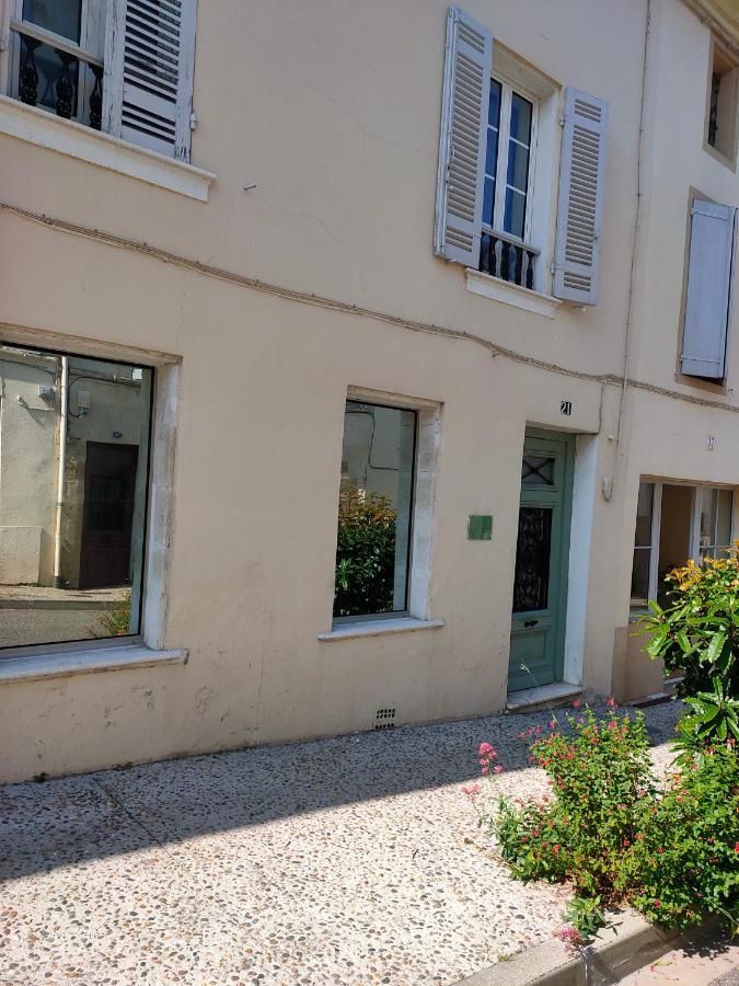 "Les Chacobins" - Appart'Etape Avec Garage Velos La Réole Exterior foto